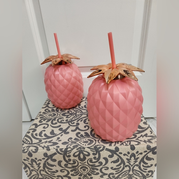 Other - Pink Pineapple Sipper  with Lid And Straw Plastic 56oz.